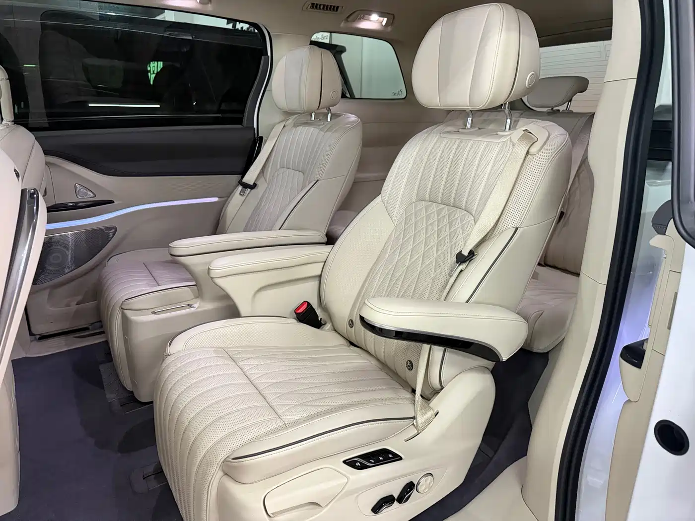 Voyah Auto Voyah Dreamer 2022 Low-carbon Dream+Smart Package фото 8