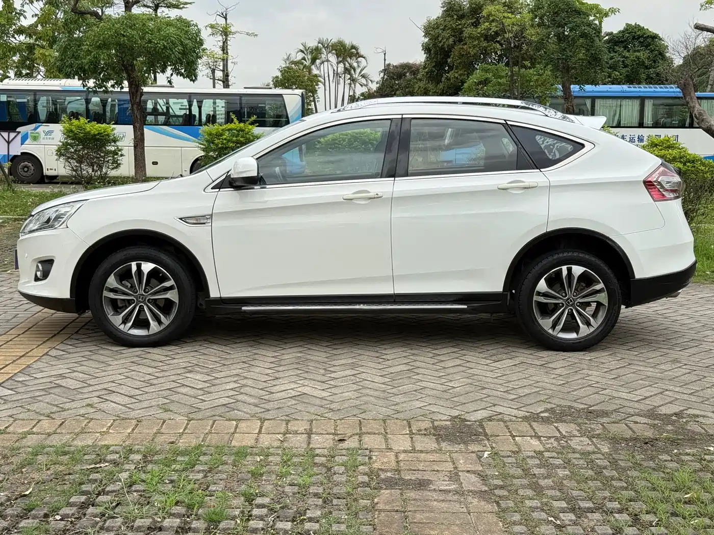 LUXGEN EXCELLENT 6 SUV