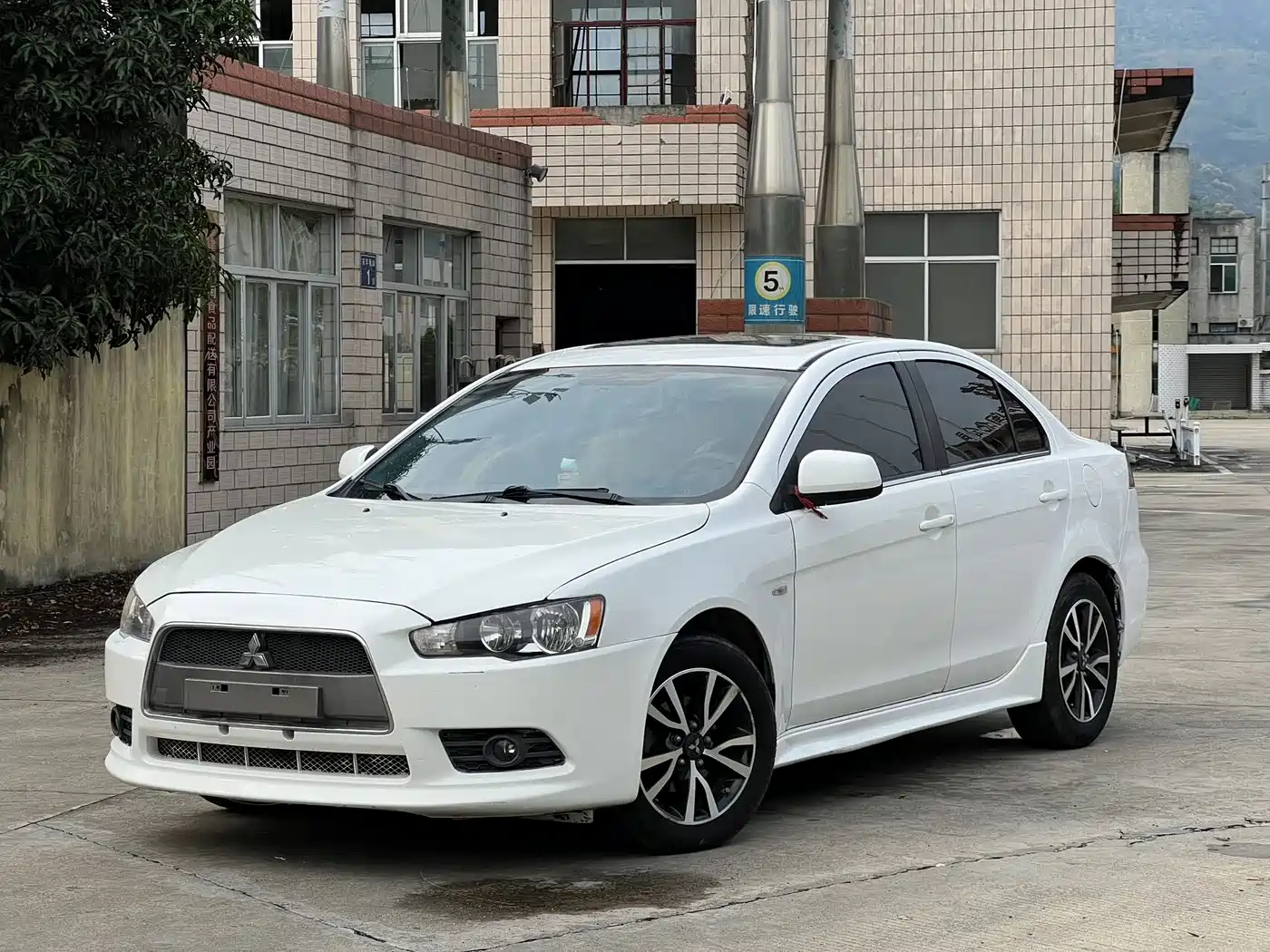 Mitsubishi Lancer EX 2013 ZhiShang Edition 1.8L Manual Luxury фото 3