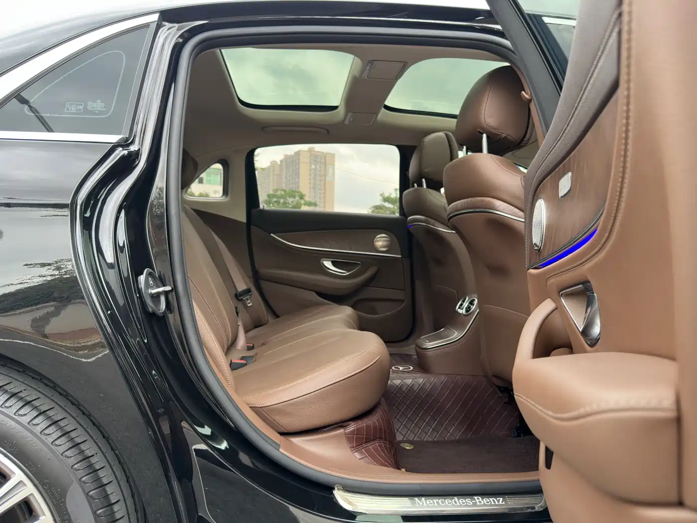 Mercedes-Benz E-Class 2023 E 300 L Fashion фото 13