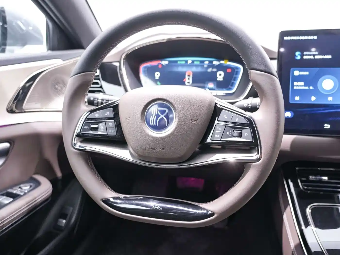BYD Han 2023 EV Champion Edition 605KM FWD Premium фото 17