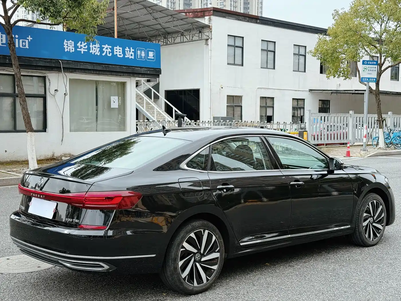 Volkswagen Passat 2023 330TSI Starlight Elite Edition фото 7