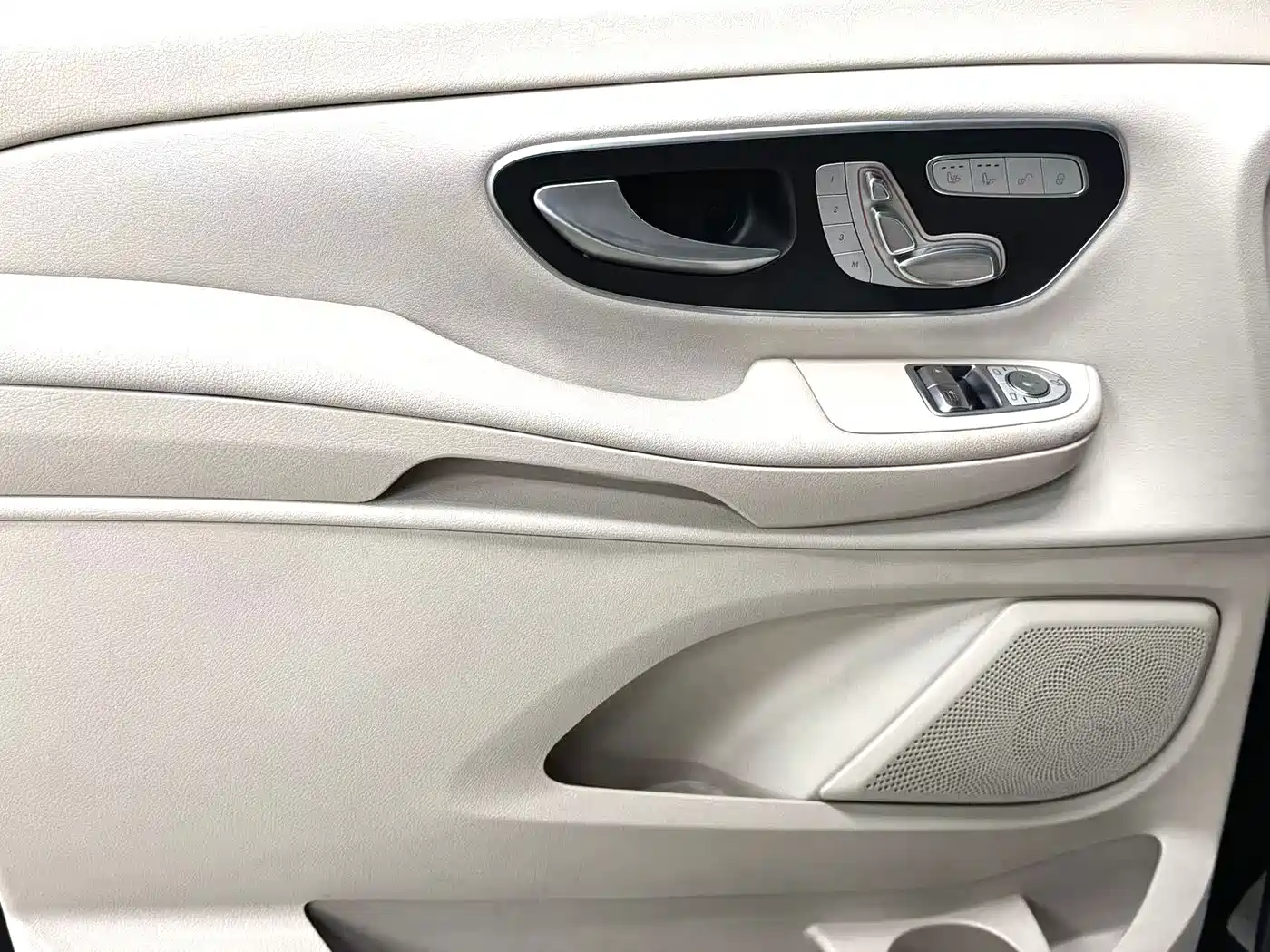 Mercedes-Benz V-Class 2020 V 260 Navigator Edition фото 8