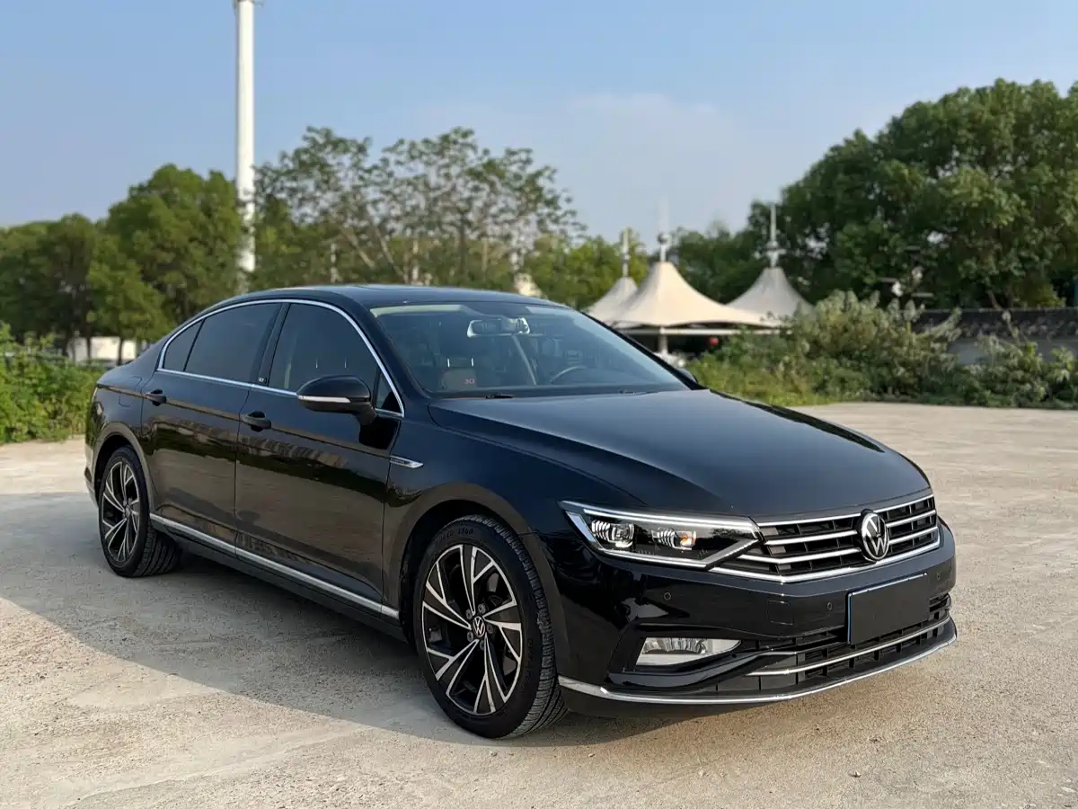 Volkswagen Magotan 2021 330TSI DSG 30th Anniversary Edition фото 3