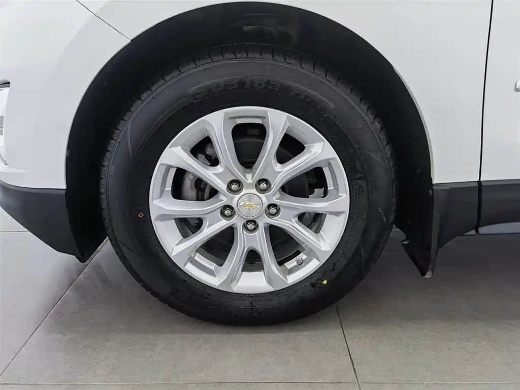 Chevrolet Equinox 2018 535T Automatic Galloping Edition фото 17
