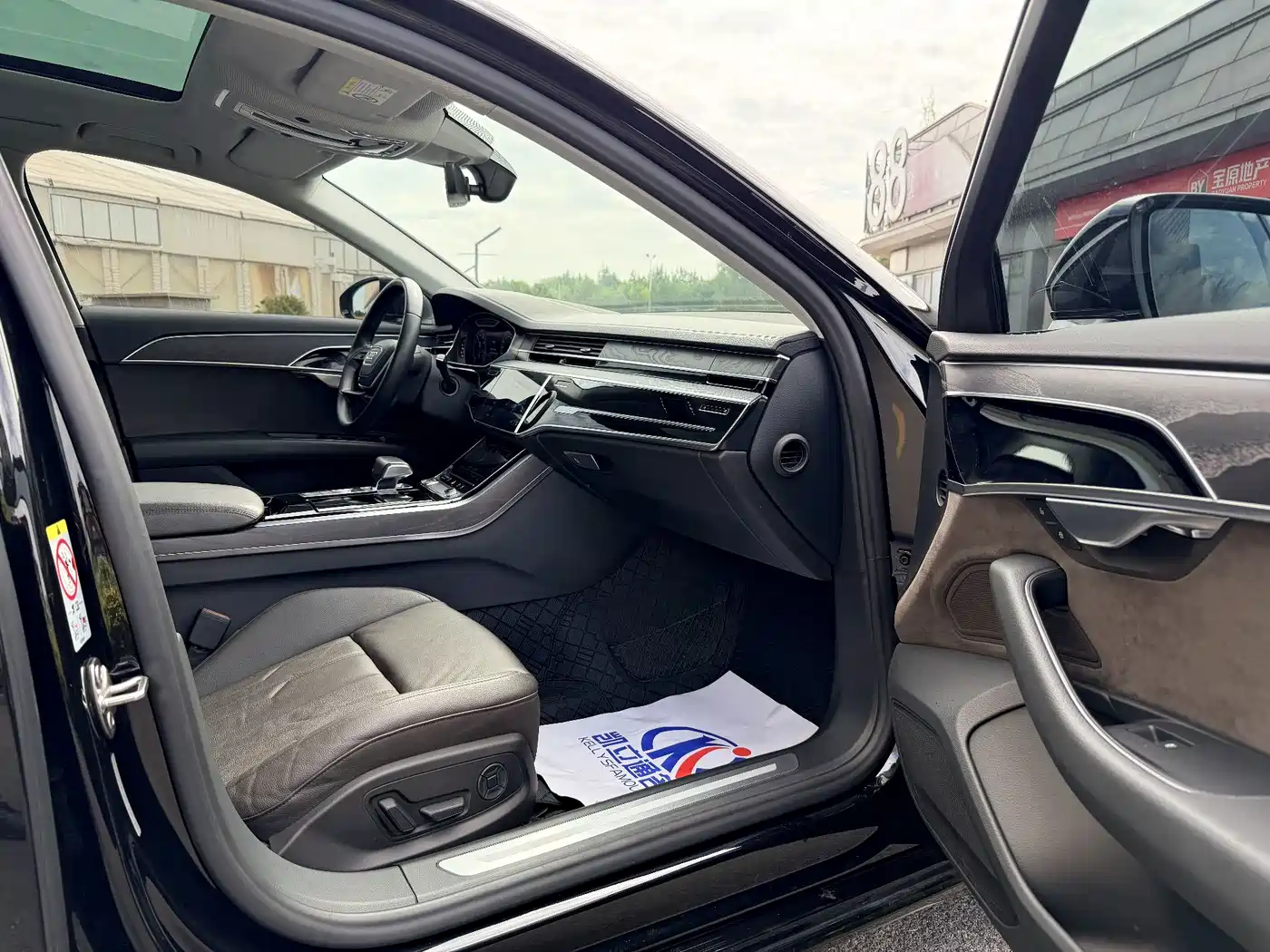 Фото 12 - Audi A8