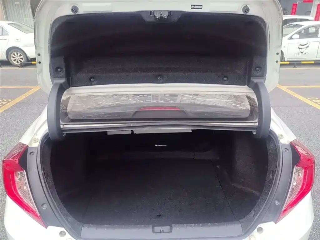 Photo 9 - Honda Civic