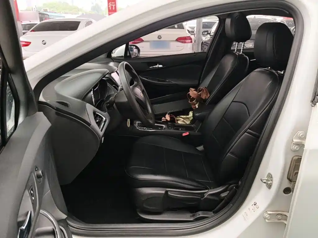 Chevrolet Cruze 2018 2018 Hatchback 320 Automatic Pioneer Sunroof Edition