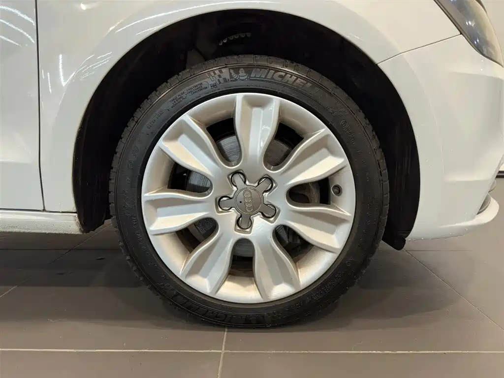 Audi A1 2015 2014 30 TFSI Sportback Fashion