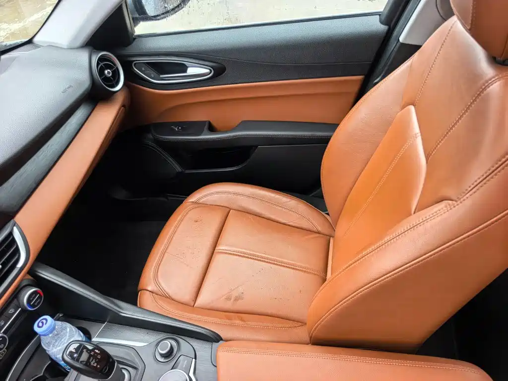 Alfa Romeo Giulia 2018 2017 2.0T 280HP Luxury Edition