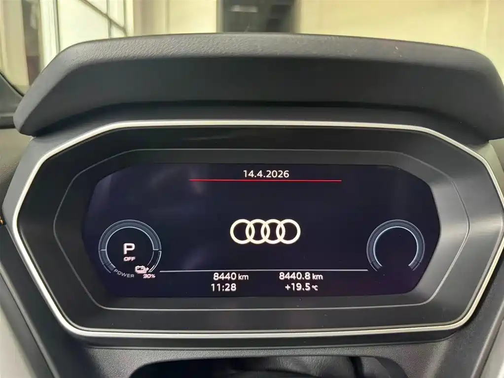 AUDI Q4 E TRON
