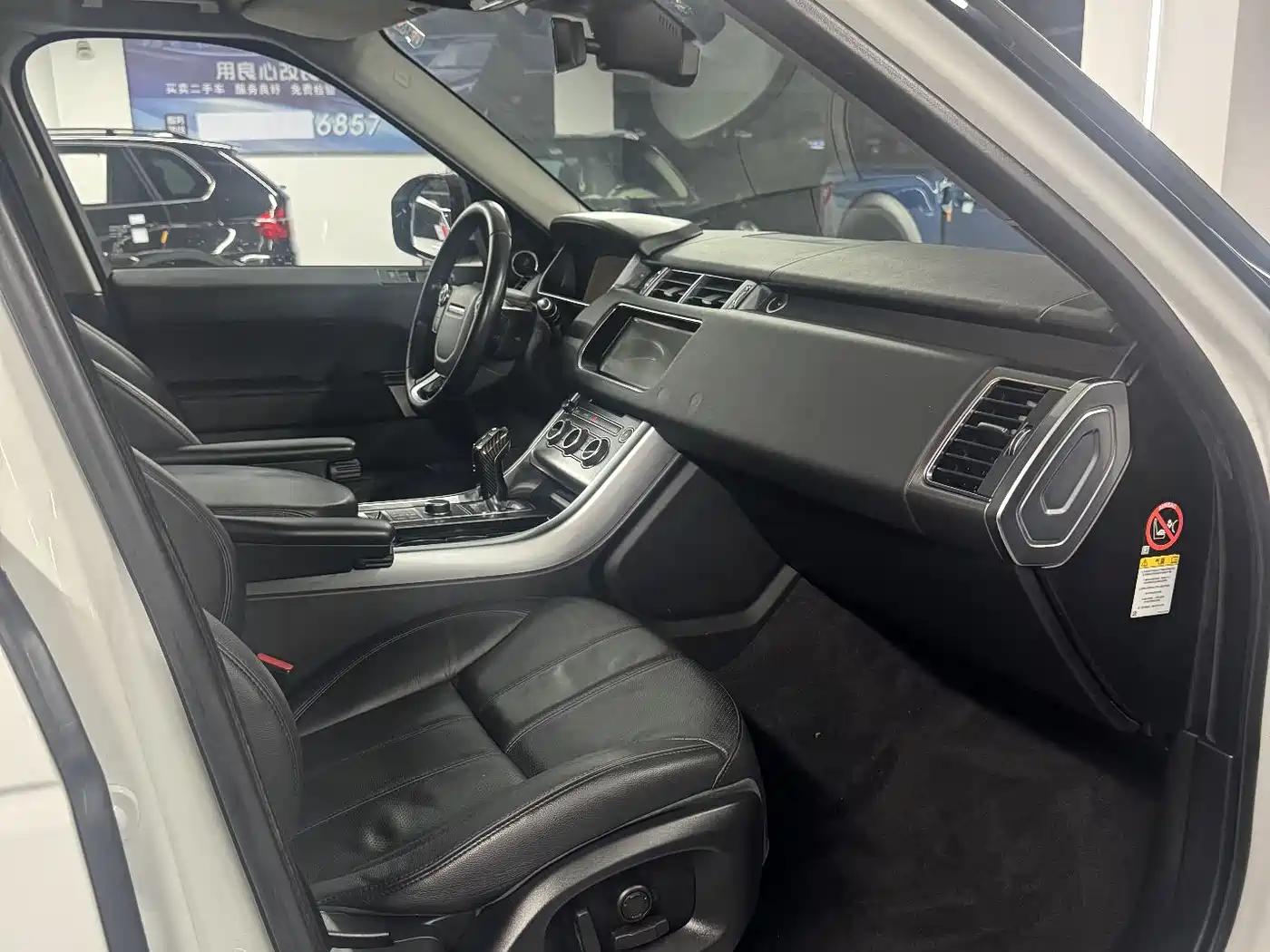 Land Rover Range Rover Sport 2017 3.0 SC V6 SE фото 16