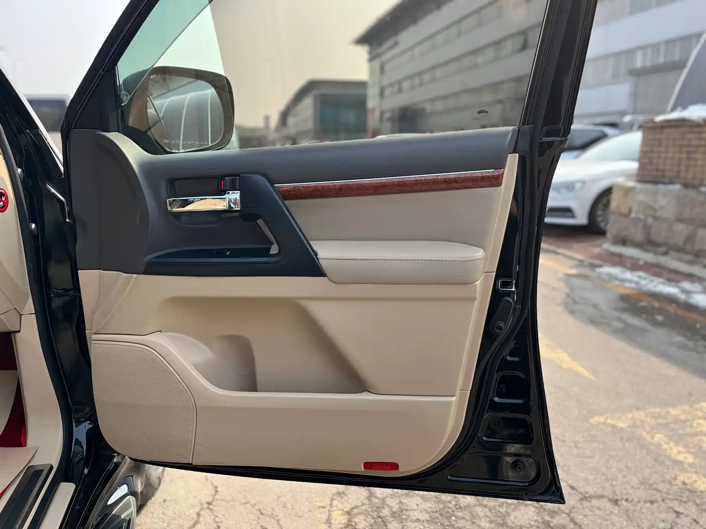 Toyota Land Cruiser (Import) 2015 4.0L V6 Middle East Limited Edition фото 27