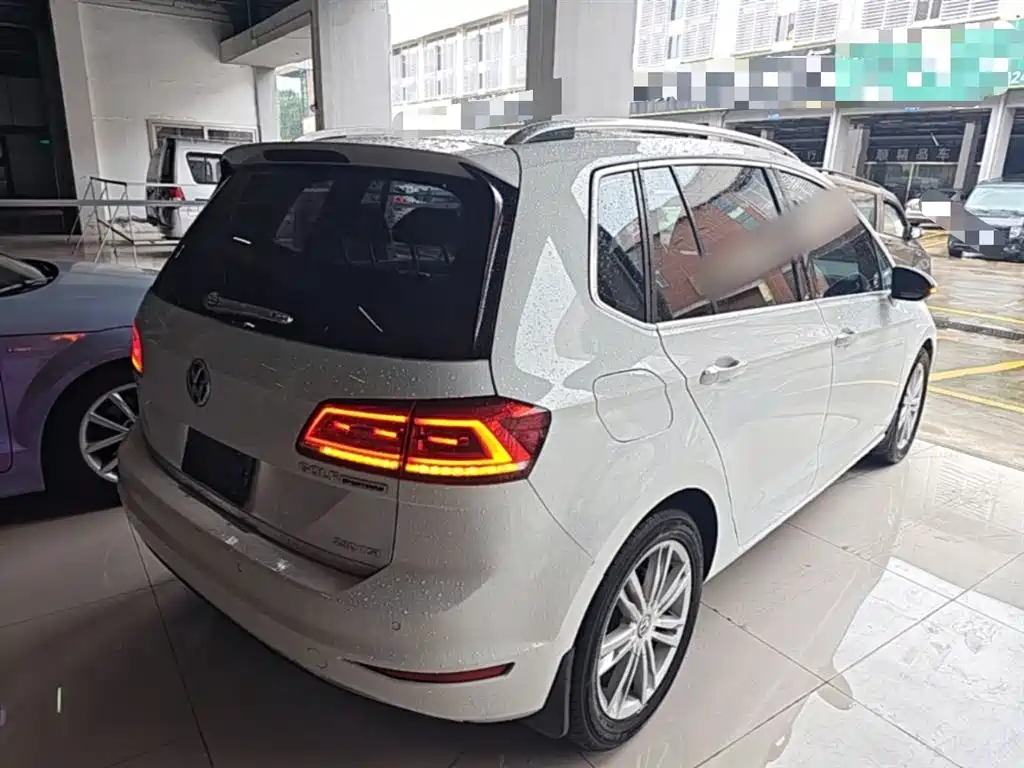 Volkswagen Golf Sportsvan 2016 230TSI Automatic Luxury фото 7