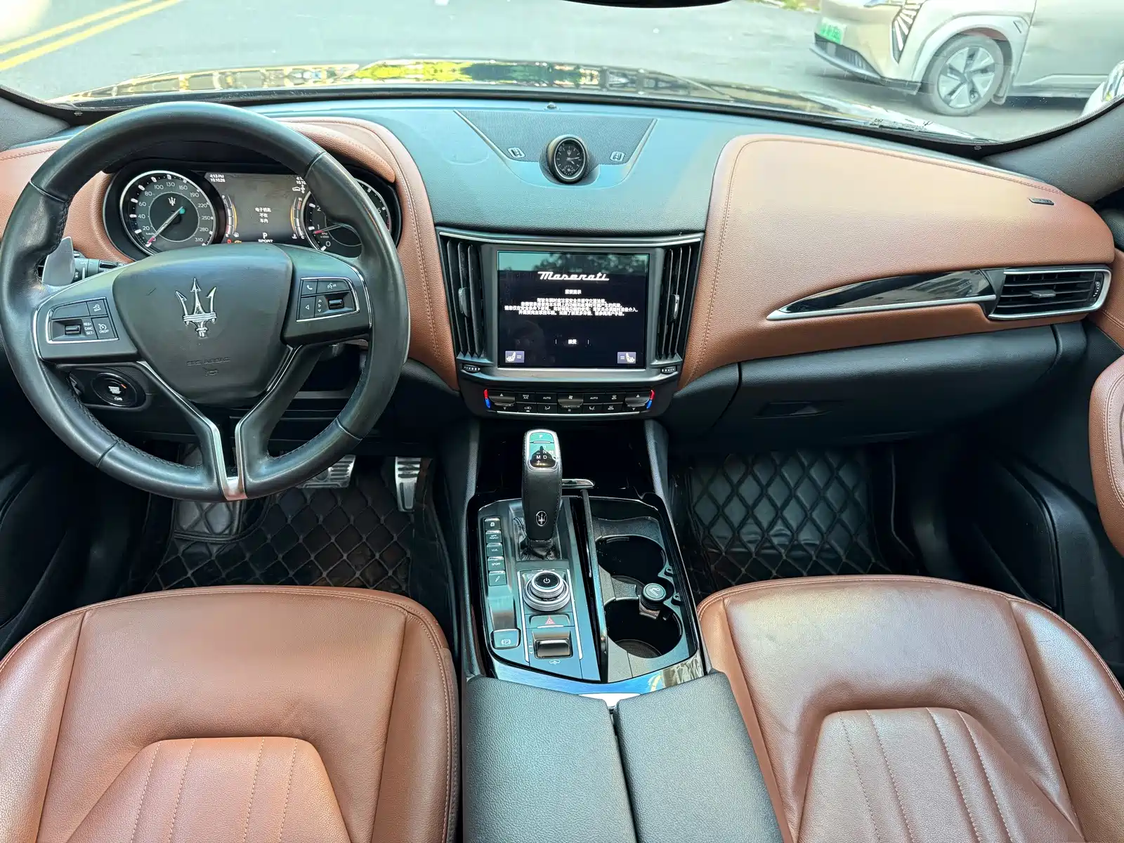 Photo 8 - Maserati Levante