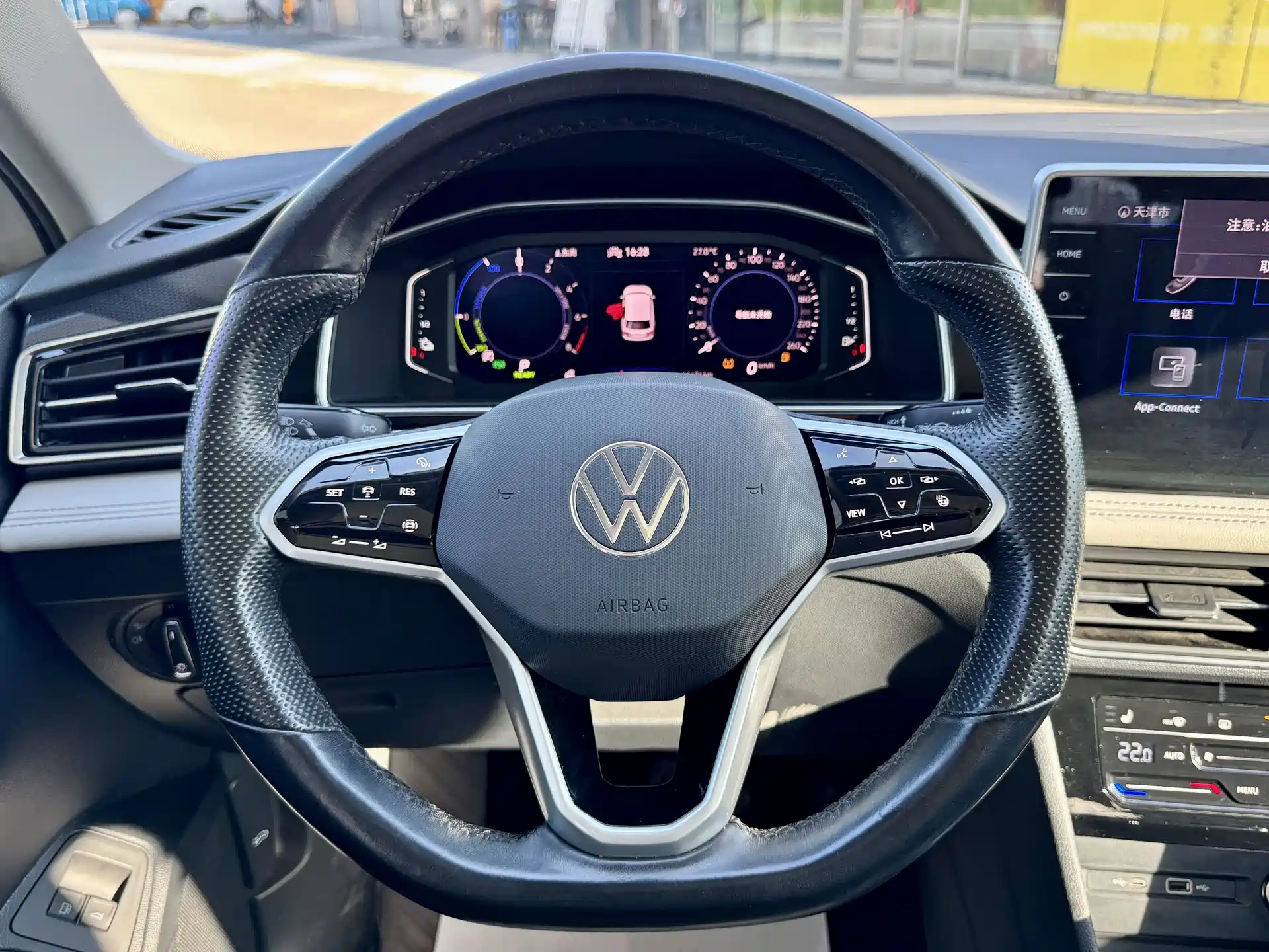 Фото 11 - Volkswagen Tiguan L PHEV
