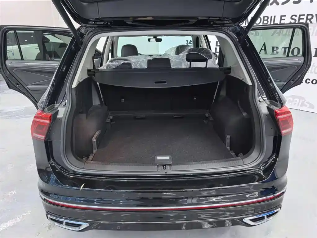 Volkswagen Tiguan L 2022 330TSI Auto 2WD R-Line Premium Edition фото 10