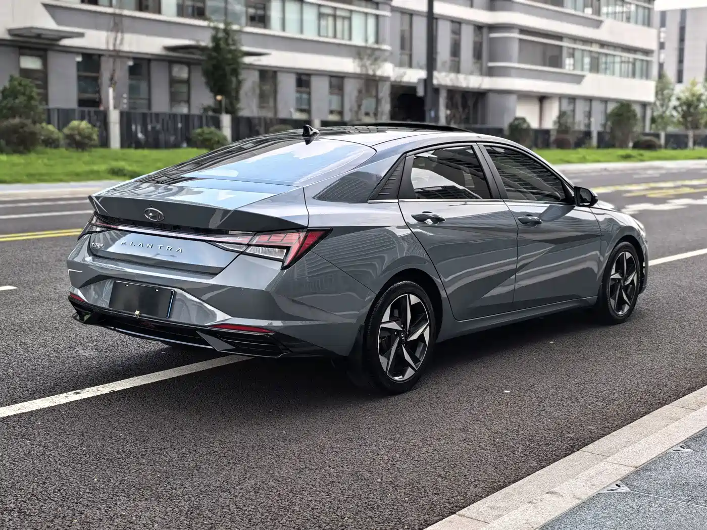 Photo 7 - Hyundai Elantra
