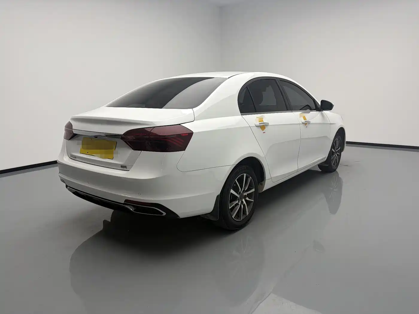 Фото 4 - Geely Emgrand