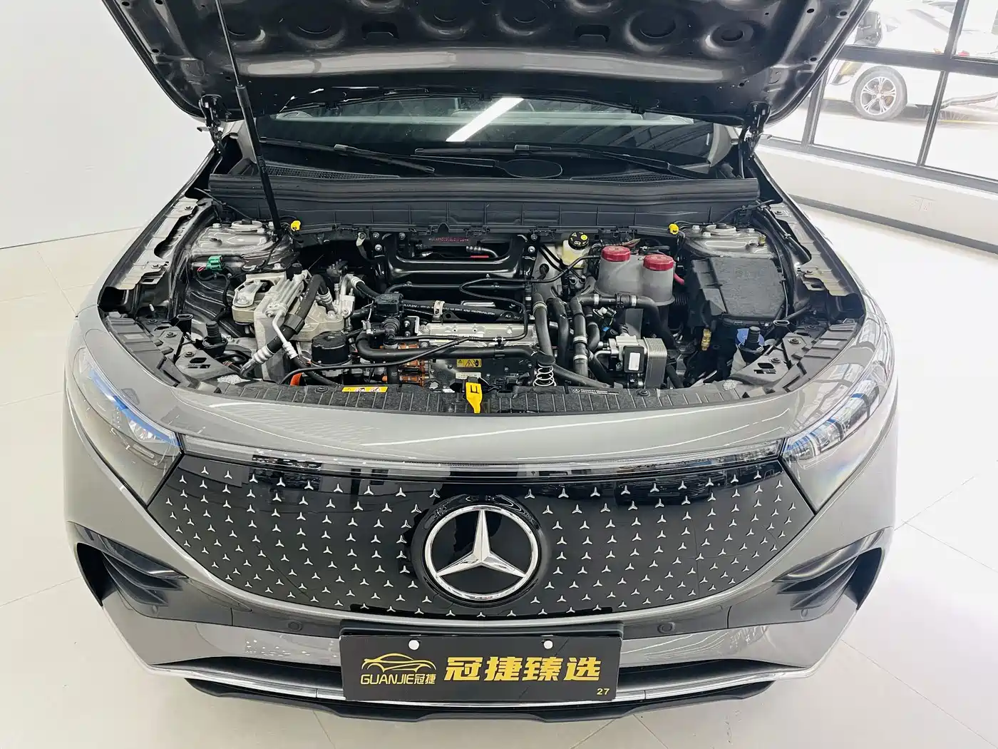 Mercedes-Benz EQB 2025 2025 EQB 260