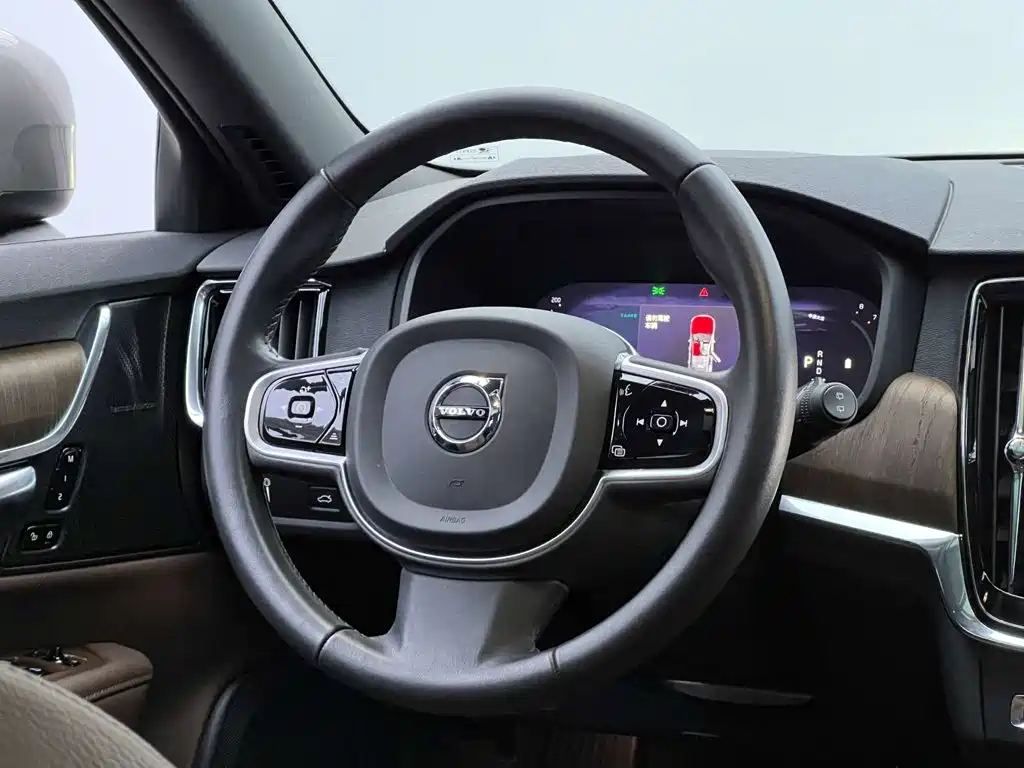 Фото 33 - Volvo V90