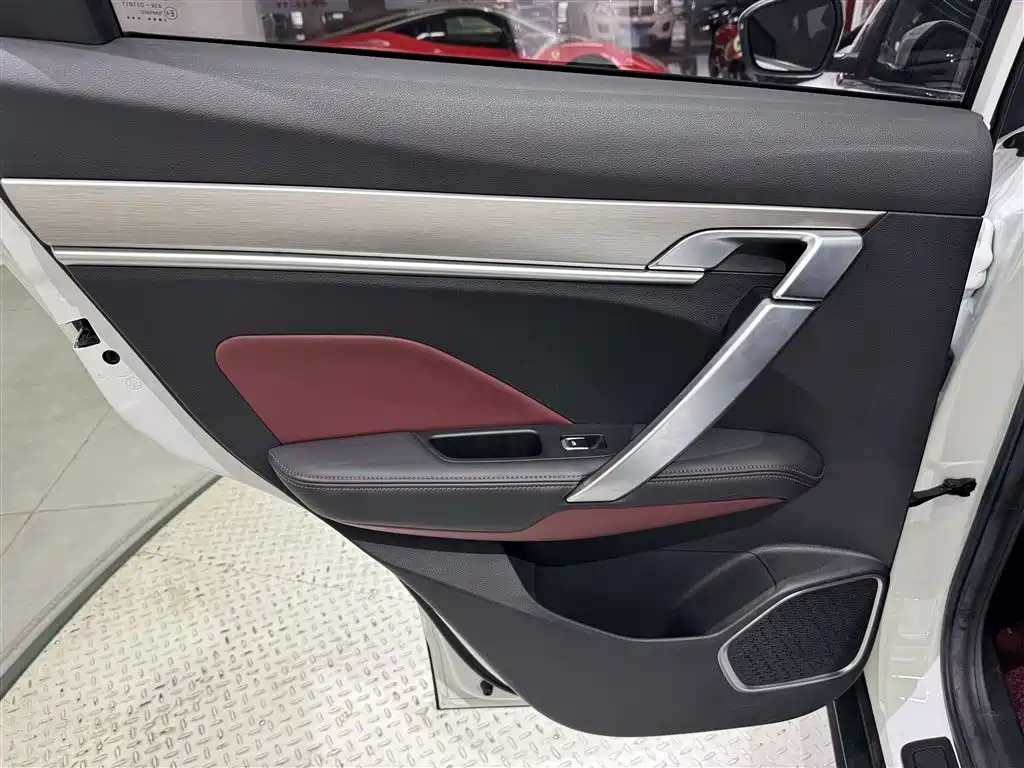 Photo 19 - Geely Binyue