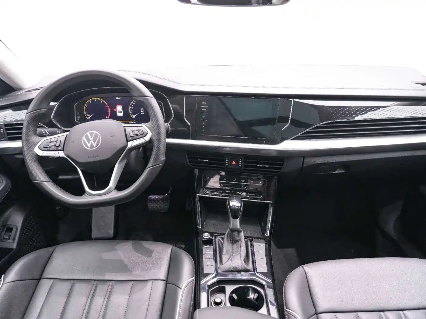 Volkswagen Passat 2022 330TSI Starlight Elite Edition фото 12