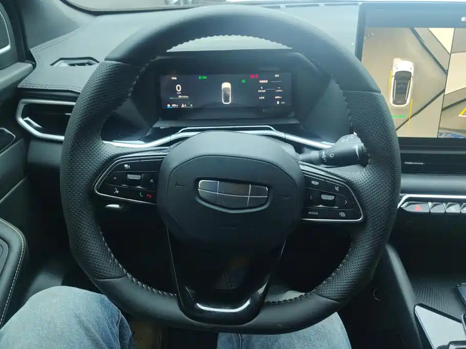 Фото 15 - Geely Coolray