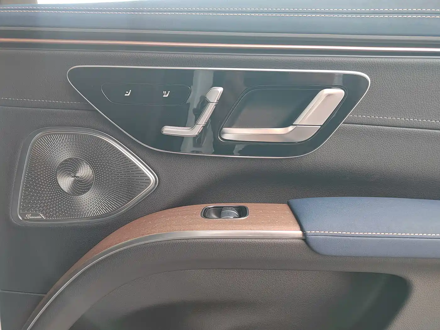 MERCEDES-BENZ EQS SUV