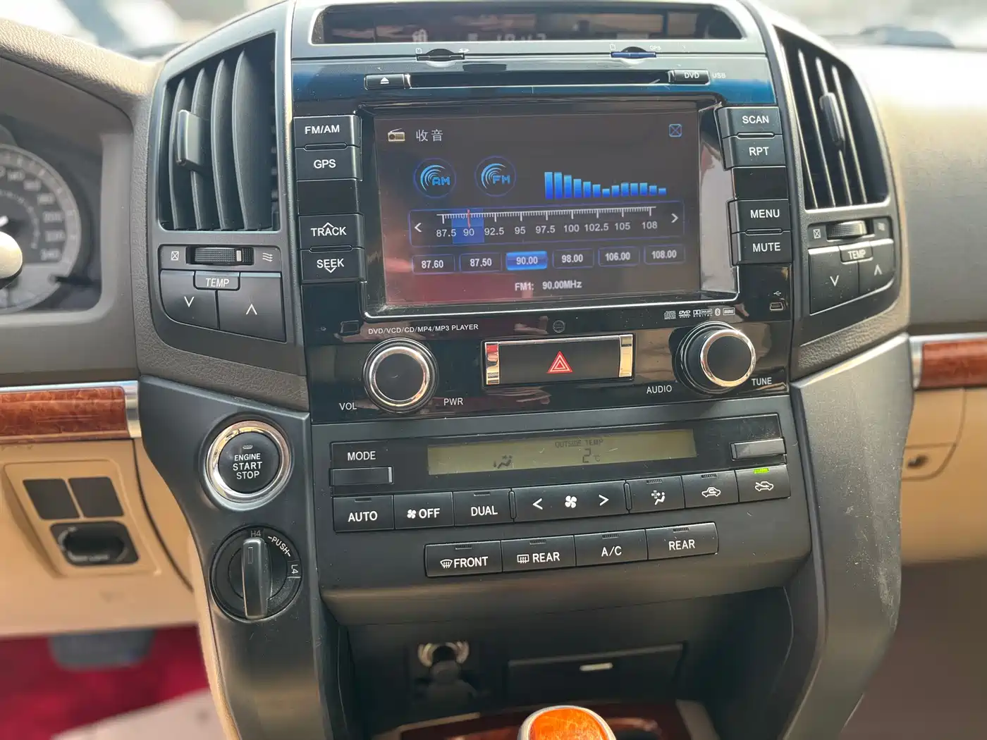 Toyota Land Cruiser (Import) 2015 4.0L V6 Middle East Limited Edition фото 14