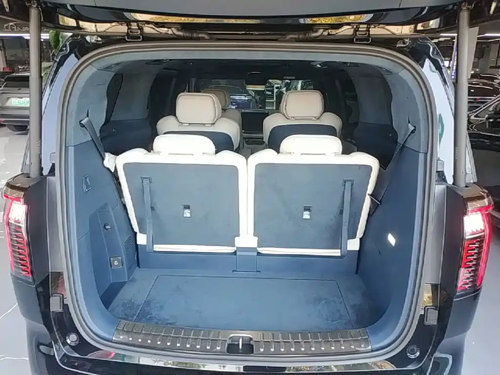 ZEEKR 009 2025 2024 6-seat Executive AWD 108kWh