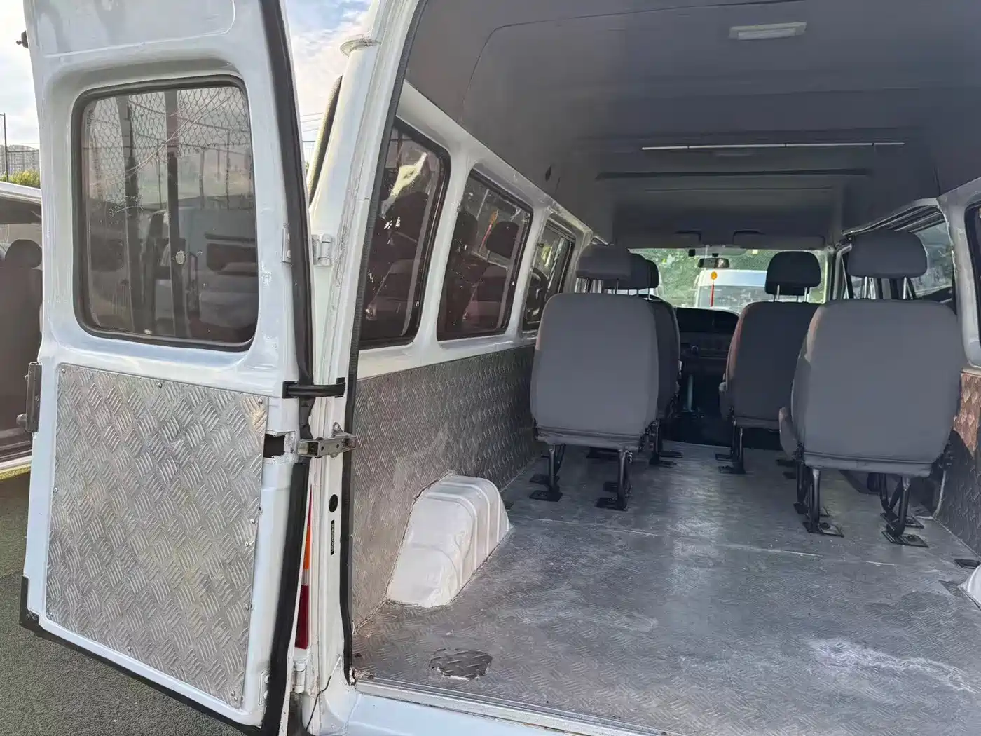 Ford Classic Transit 2016 2016 Model 2.8T Diesel Long Wheelbase 6-Seater Medium Roof Multi-Purpose Vehicle JX493ZLQ4