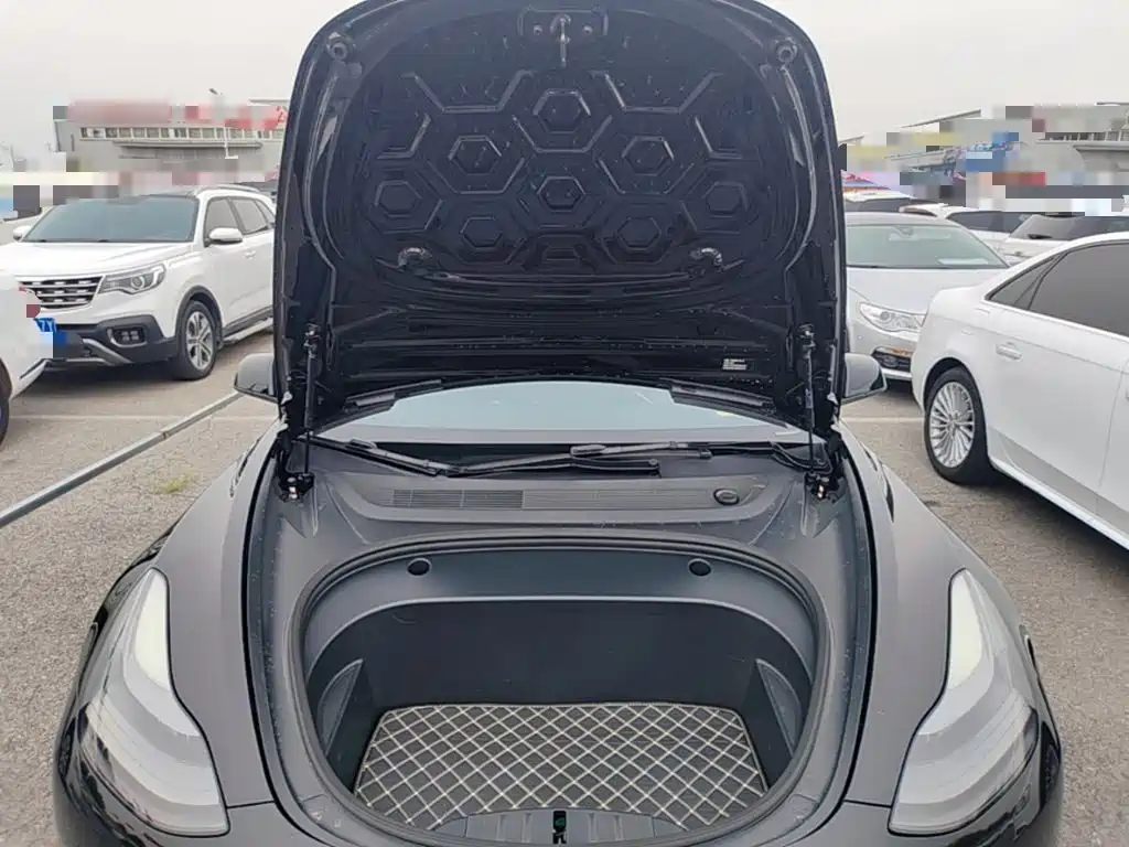 Фото 20 - Tesla Model 3