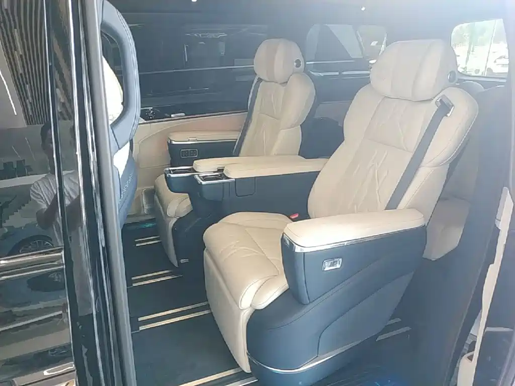ZEEKR 009 2025 2024 6-seat Executive AWD 108kWh