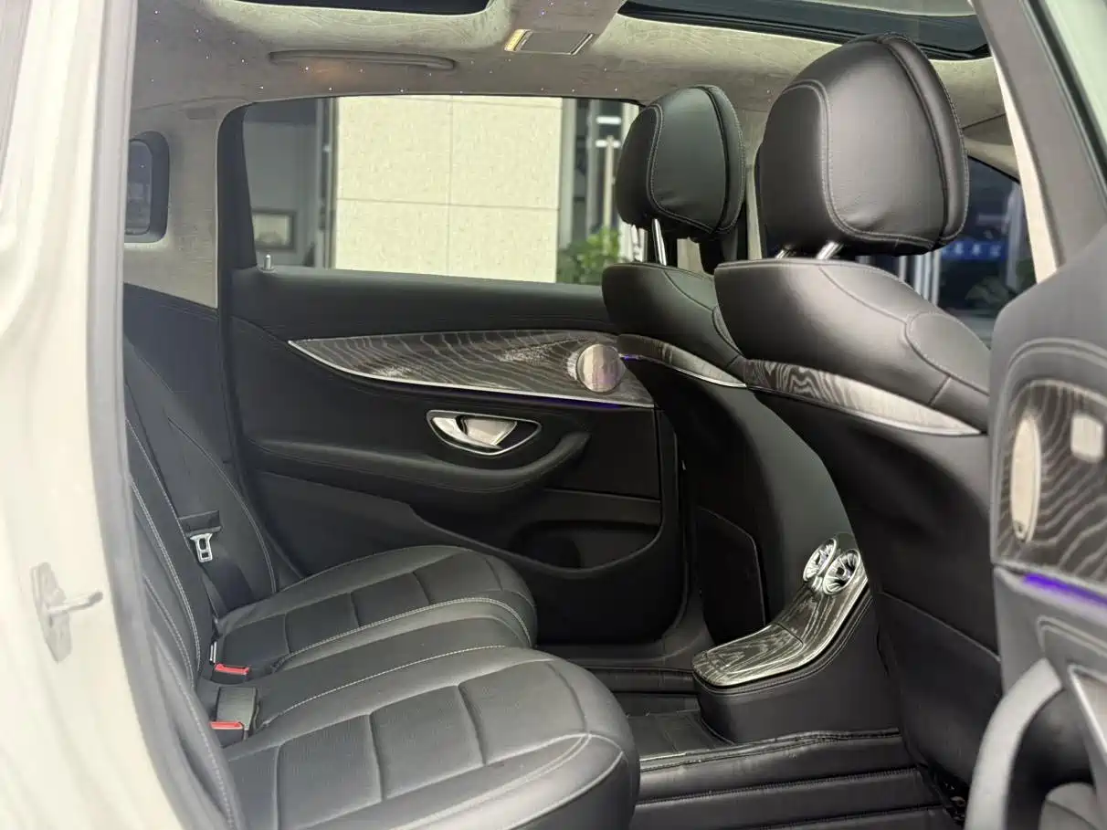 Фото 8 - Mercedes-Benz E-Class