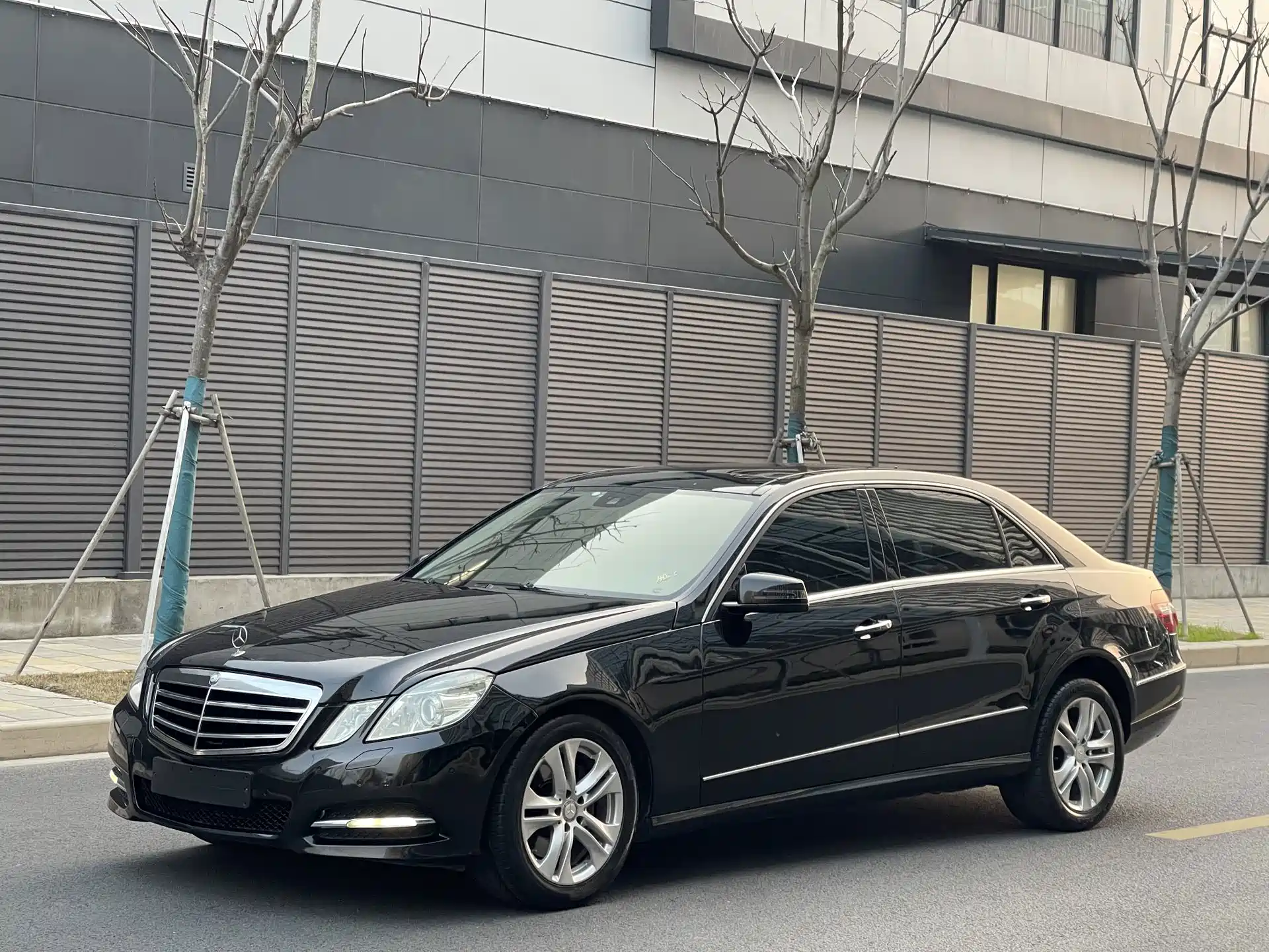 Фото 1 - Mercedes-Benz E-Class
