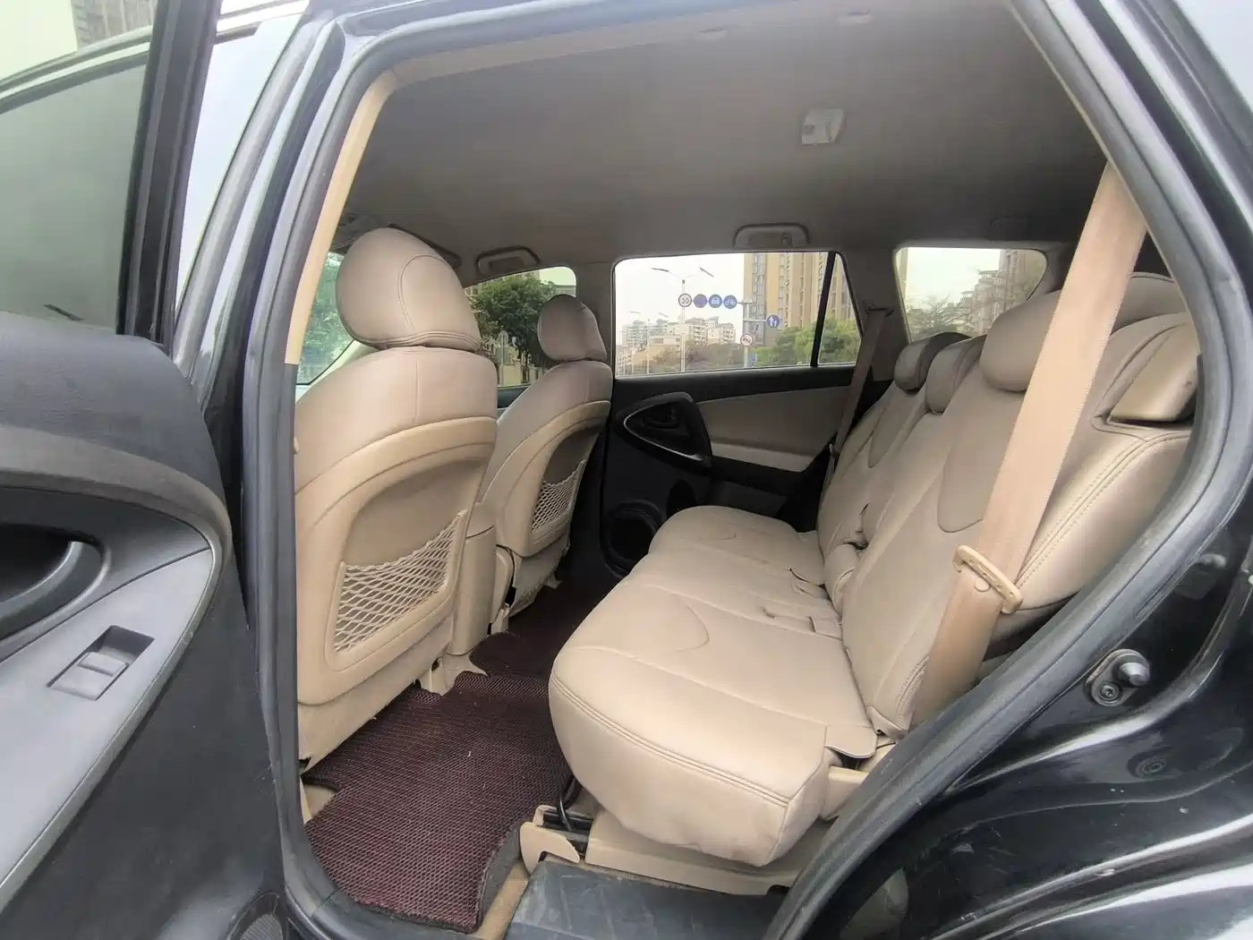 Toyota RAV4 Rongfang 2011 2.0L Automatic Classic Edition фото 8