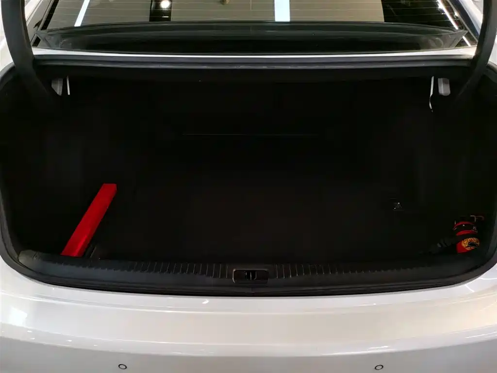 Lexus IS 2017 300 Leading Edition фото 12