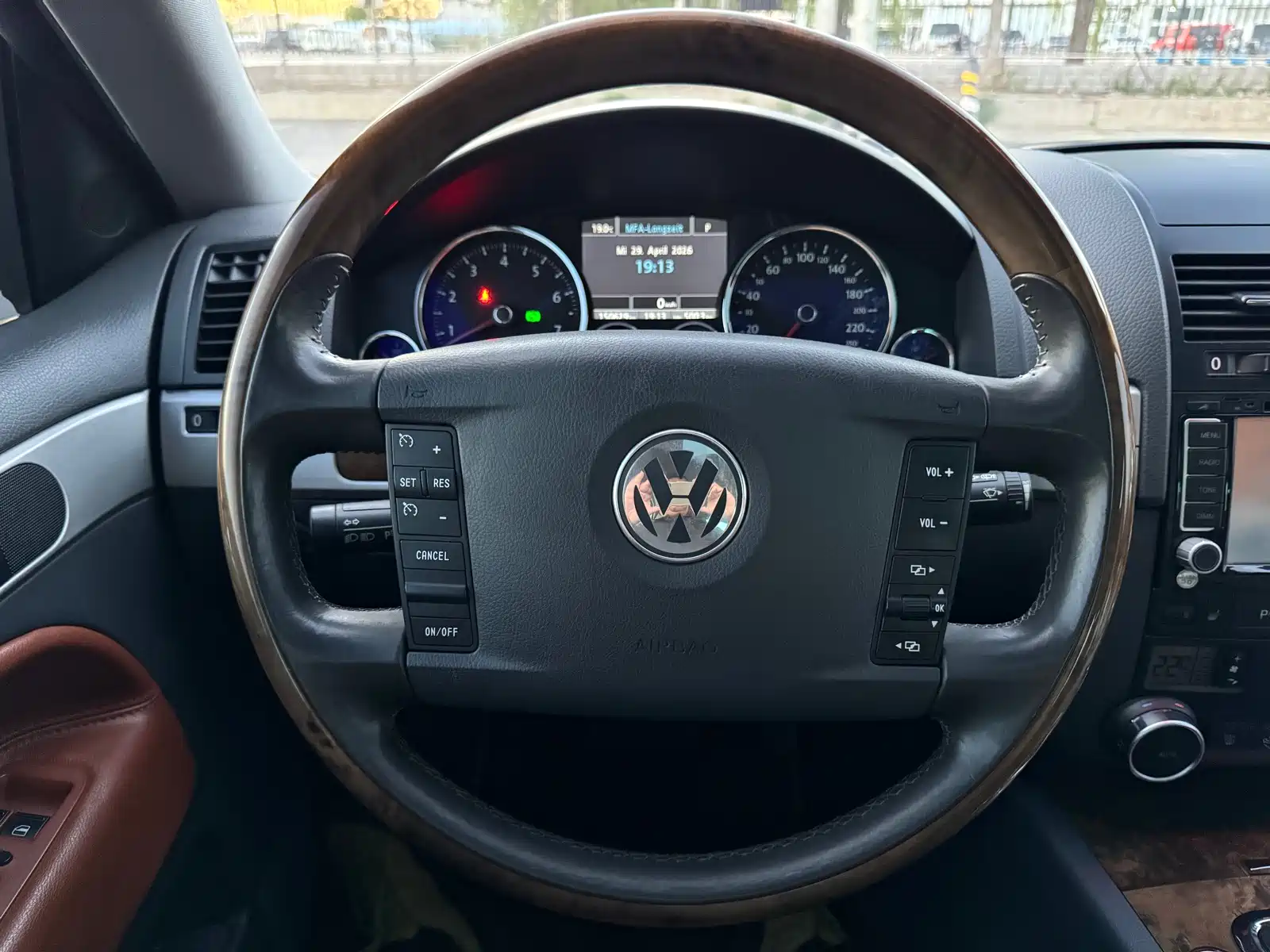 Фото 13 - Volkswagen Touareg