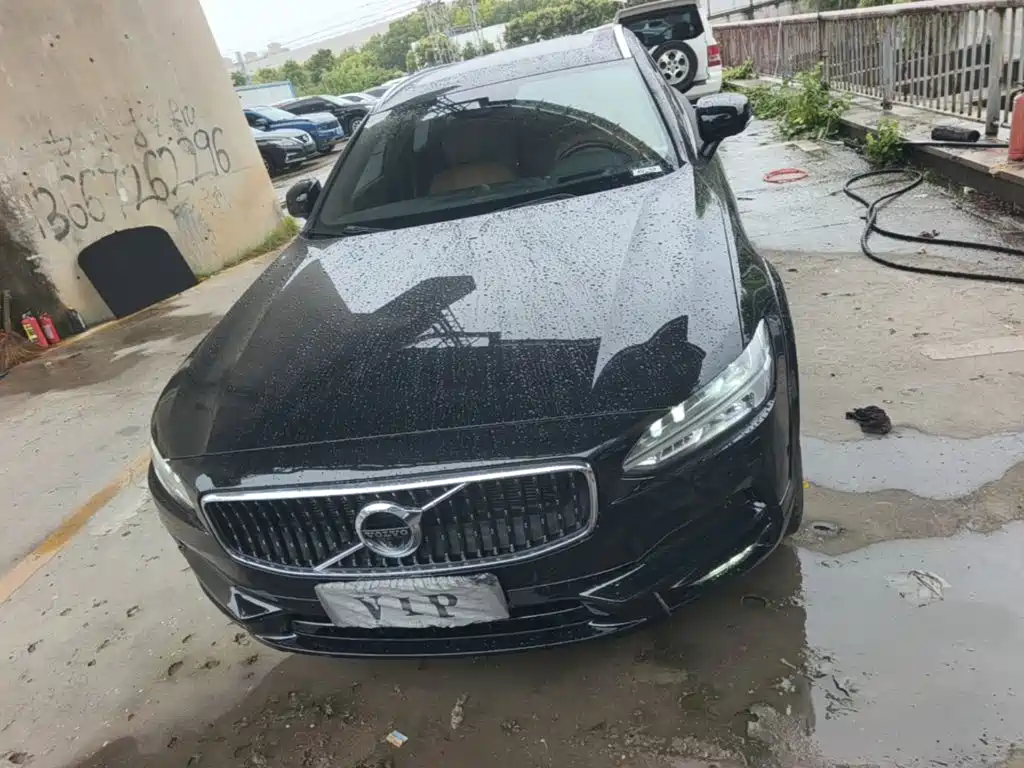 Фото 3 - Volvo V90