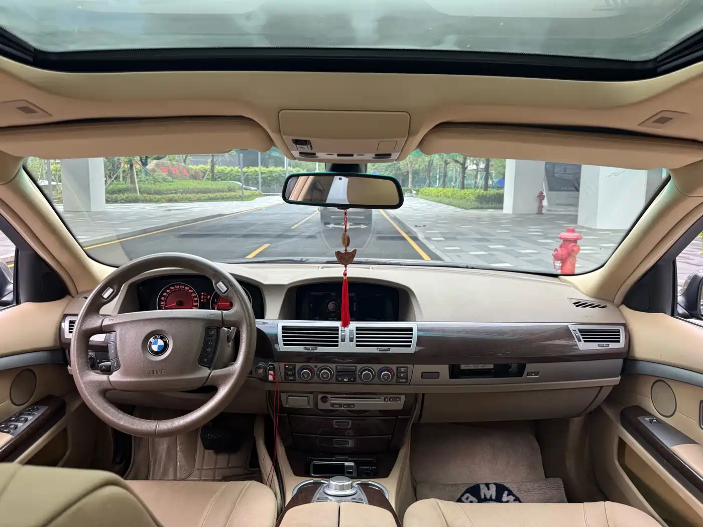 Photo 7 - BMW 7 Series