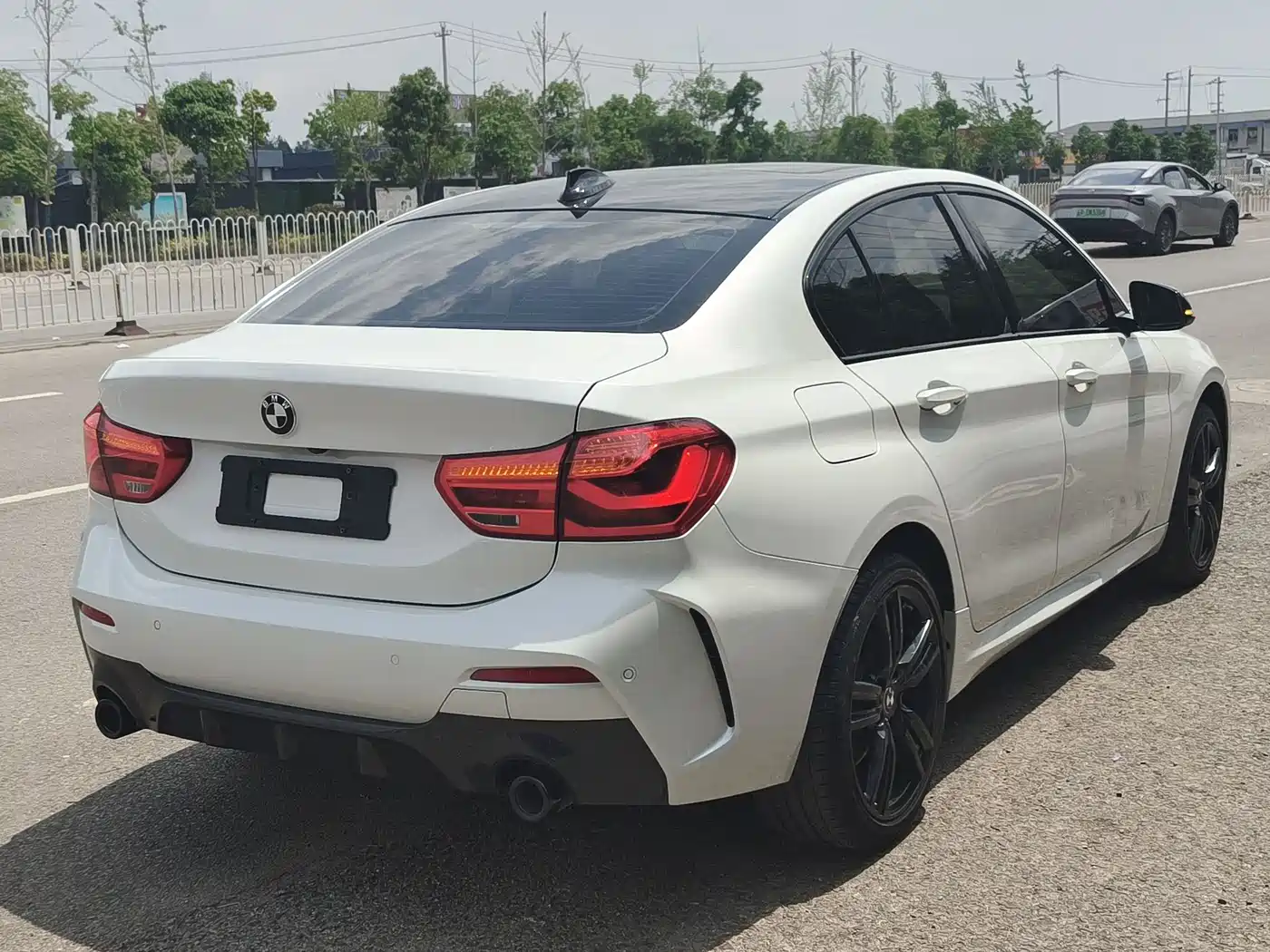 BMW 1 Series 2022 125i M Sport Shadow Edition фото 9