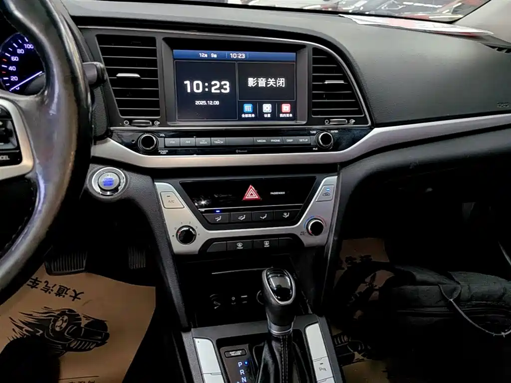 Hyundai Elantra 2016 1.6L Auto Smart·Luxury Edition фото 13