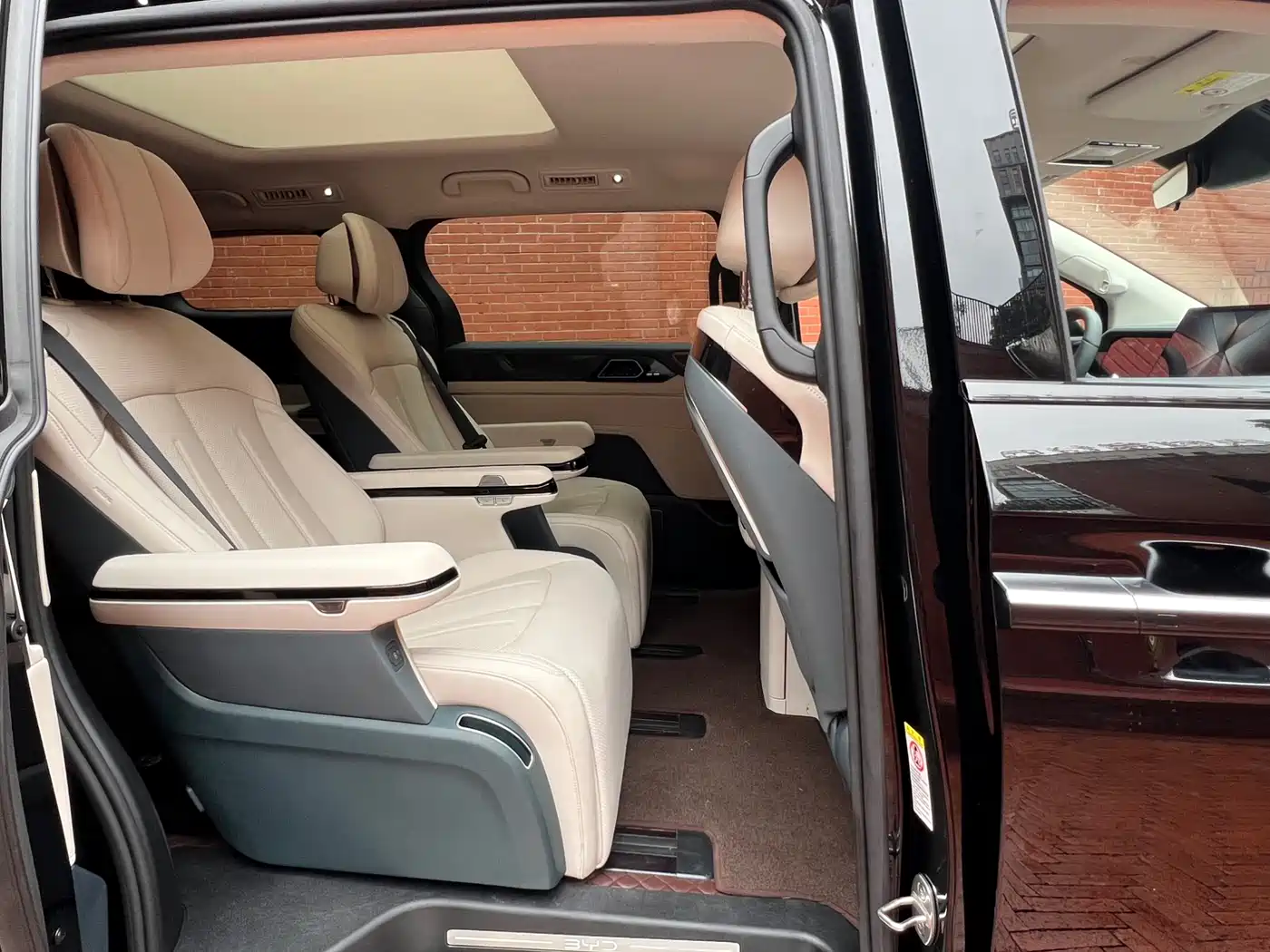 BYD Xia 2025 2025 DM-i 1.5T 180km Surpass Edition