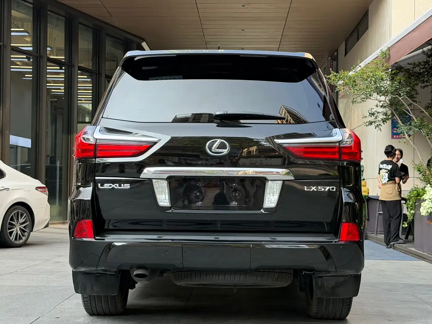 Фото 4 - Lexus LX