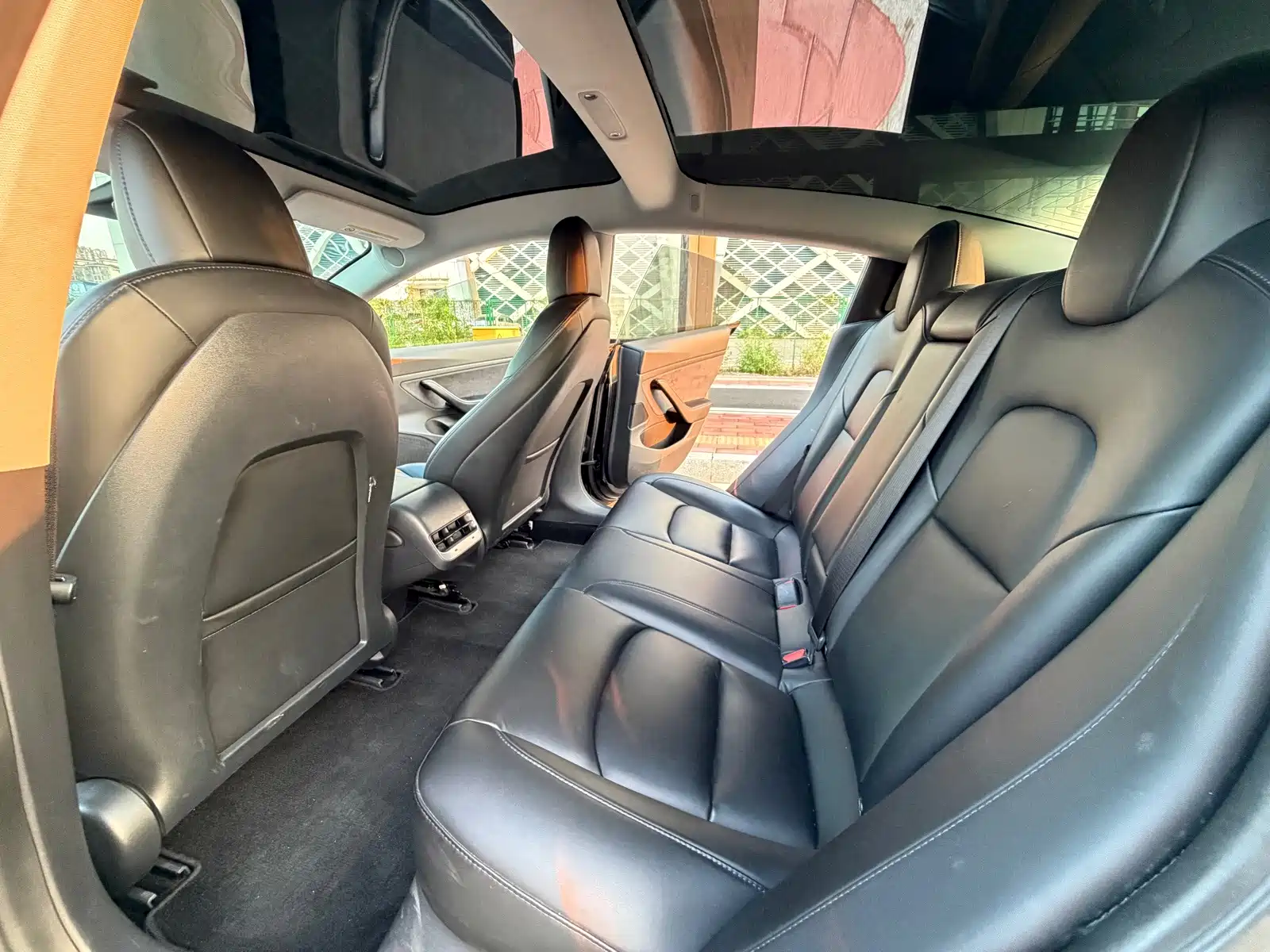 Фото 11 - Tesla Model 3
