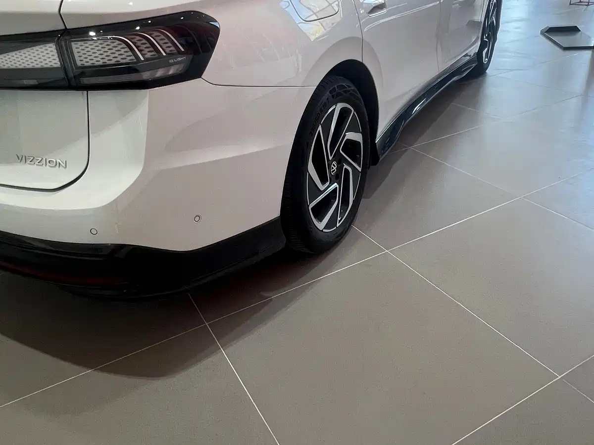 VOLKSWAGEN ID.7 VIZZION