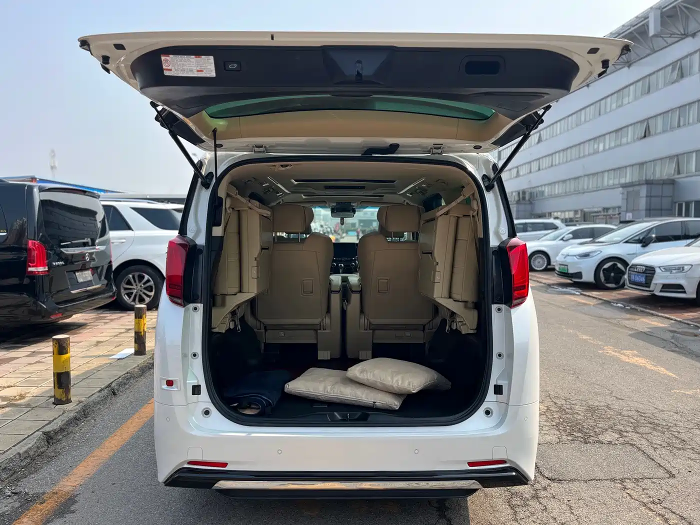 Toyota Alphard 2021 Hybrid 2.5L Premium фото 30