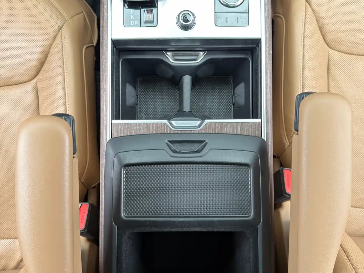 Land Rover Range Rover 2023 3.0 L6 400PS Golden Age 7-Seater Long Wheelbase фото 14