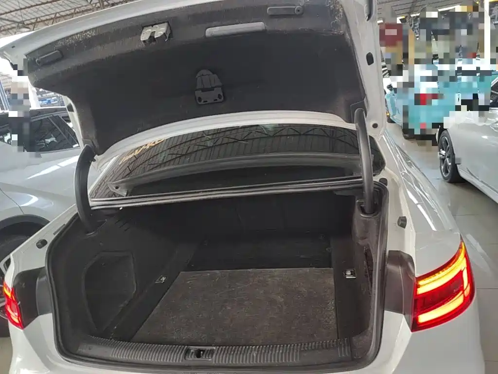 Фото 19 - Audi A4L